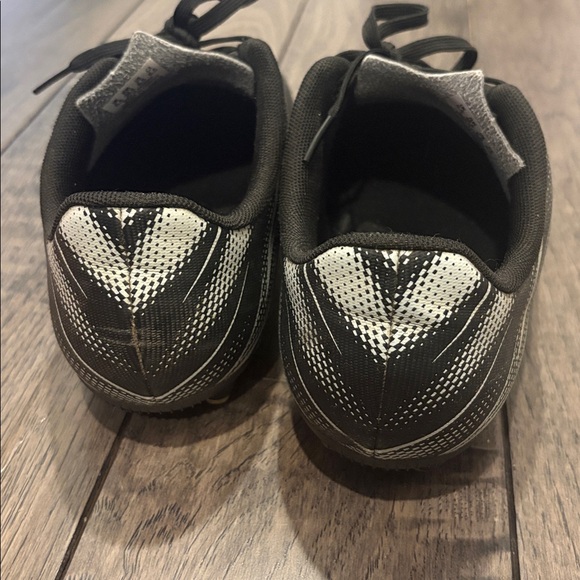 Puma Men's Black and White soccer cleats 6.5 - Picture 3 of 5